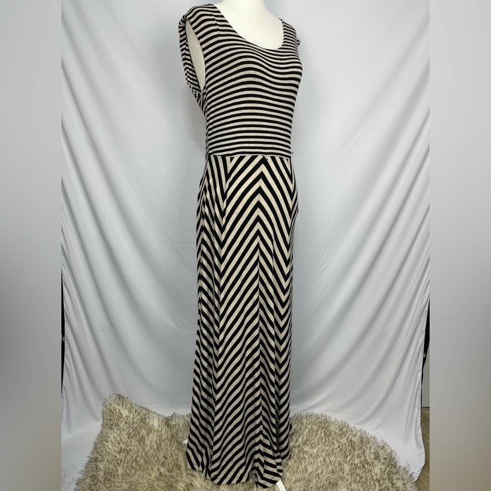 Calvin Klein beige and black stripes Maxi dress women’s size 4.